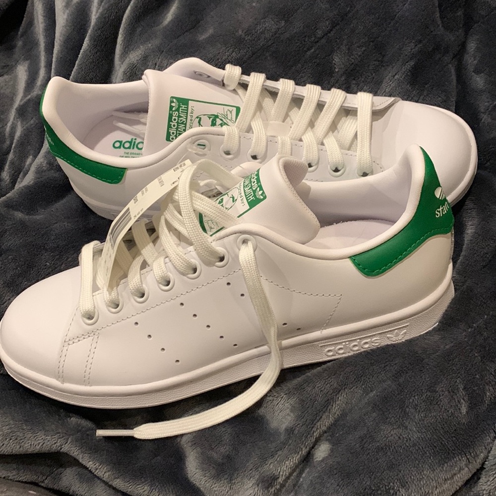 Adidas Stan Smith women’s size 7US fits more like a size 8